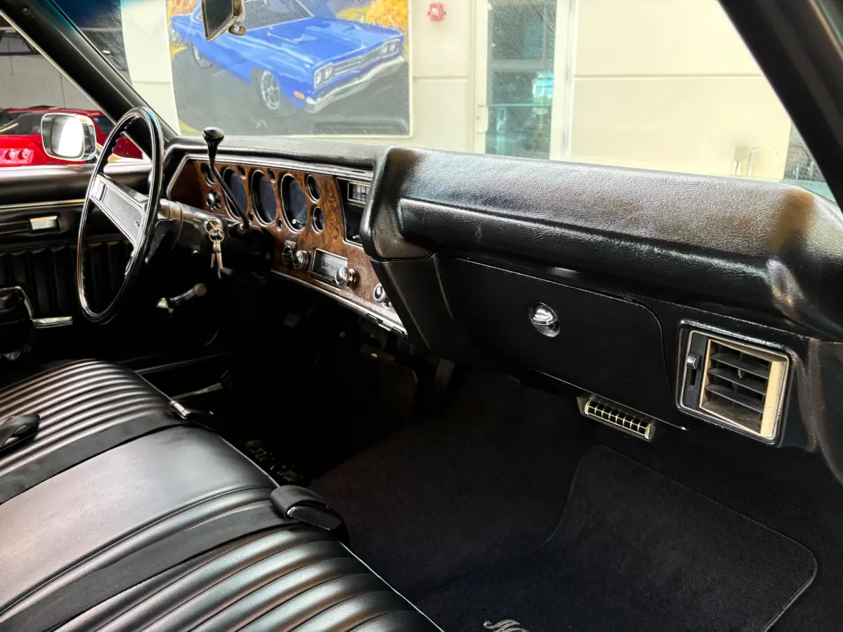 Vehicle photo 43