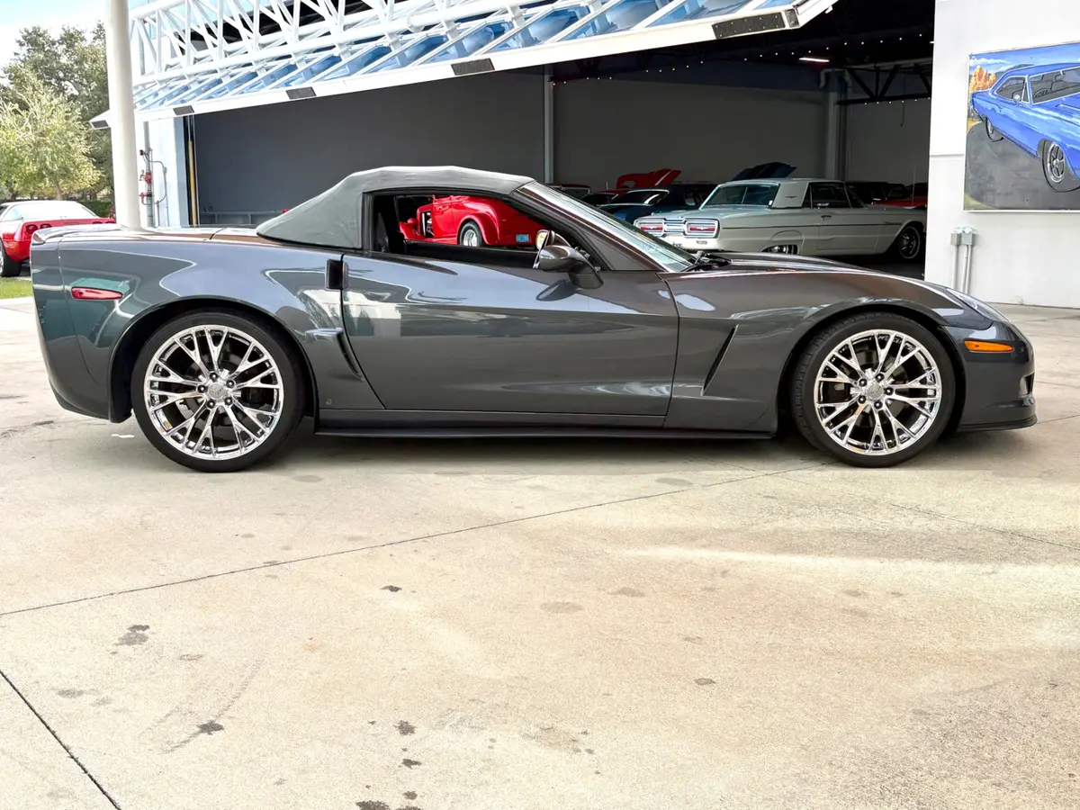 Vehicle photo 22