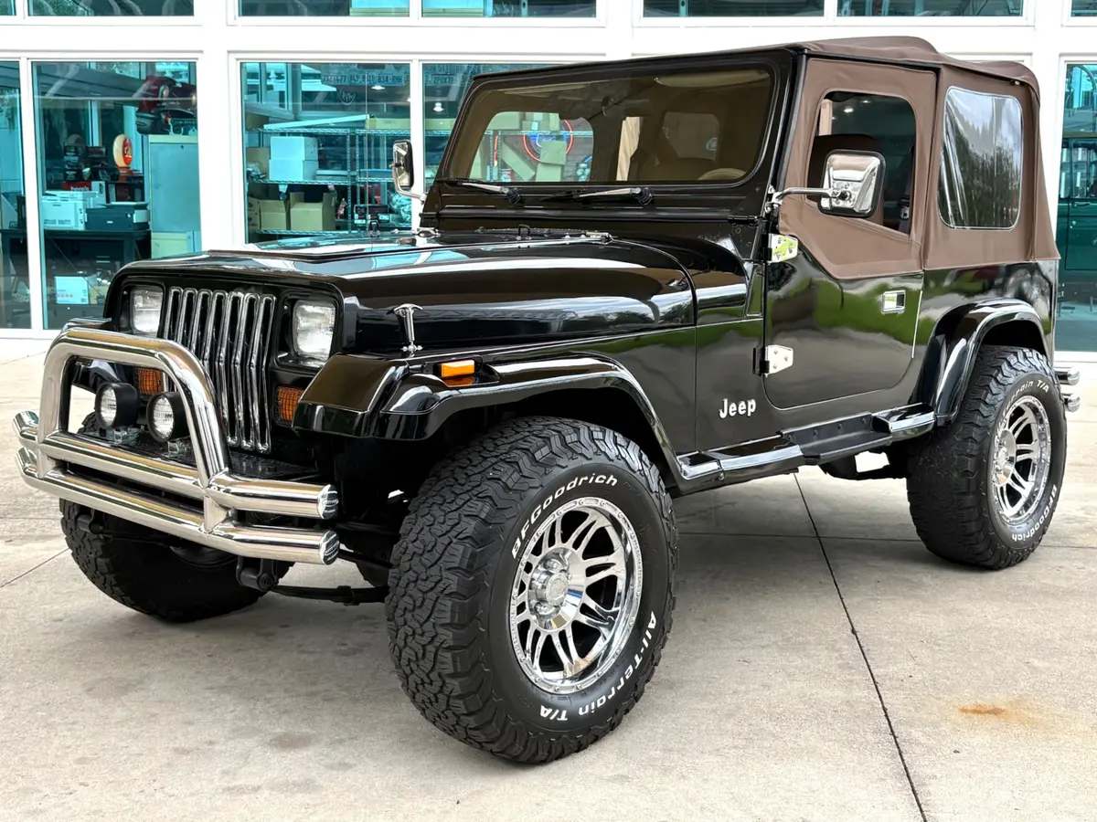Vehicle photo 11