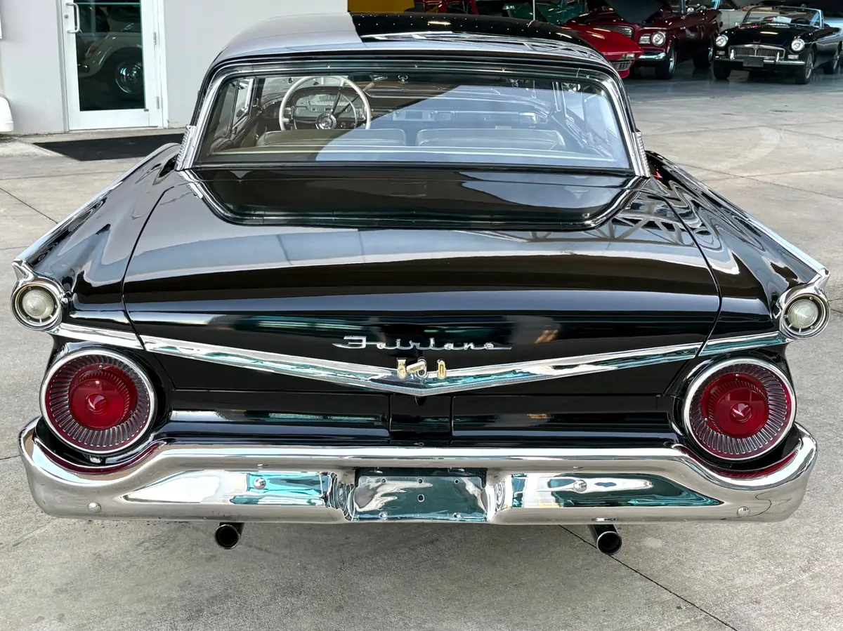 Vehicle photo 8