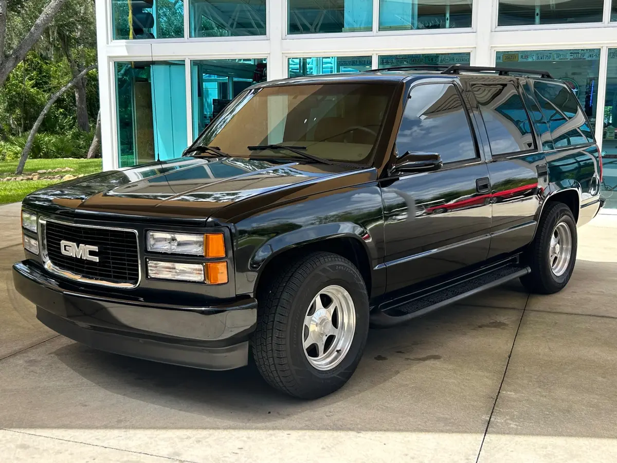 Vehicle photo 9