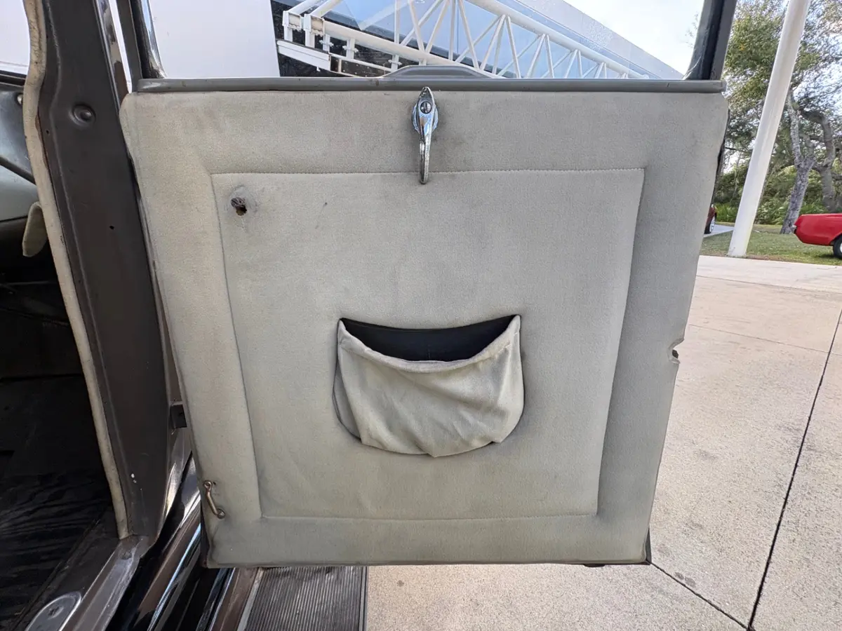 Vehicle photo 34