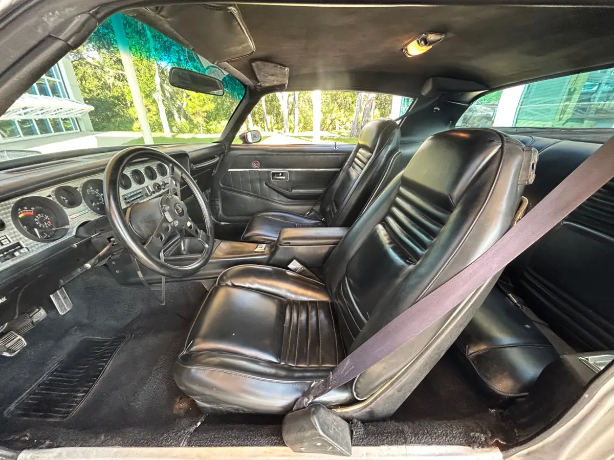 Vehicle photo 22
