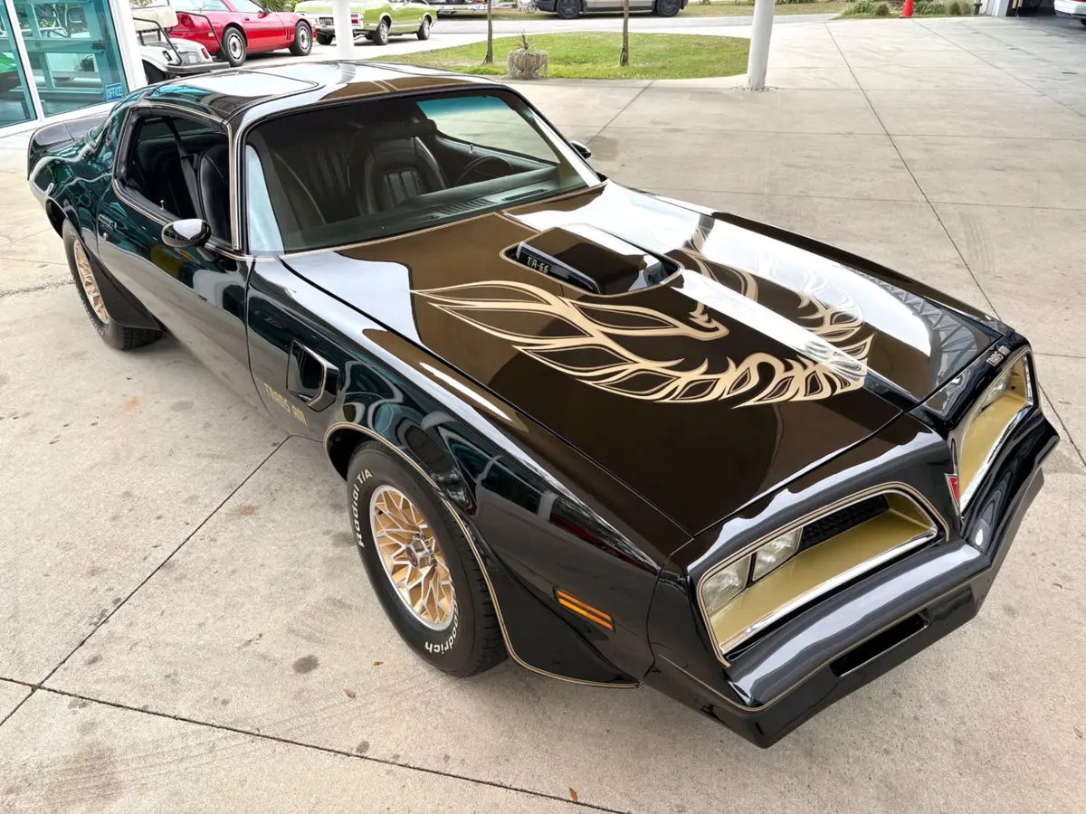 Vehicle photo 29