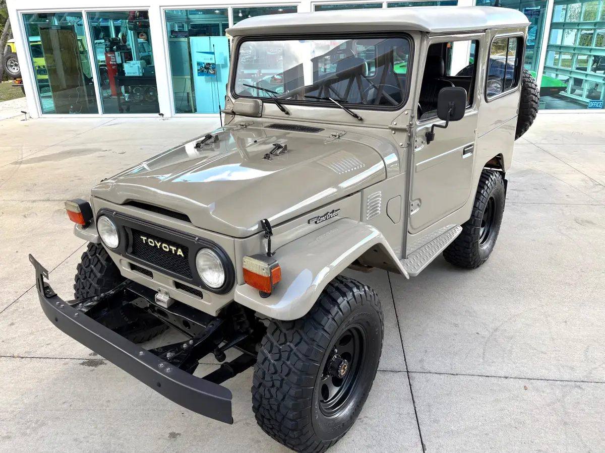 Vehicle photo 20