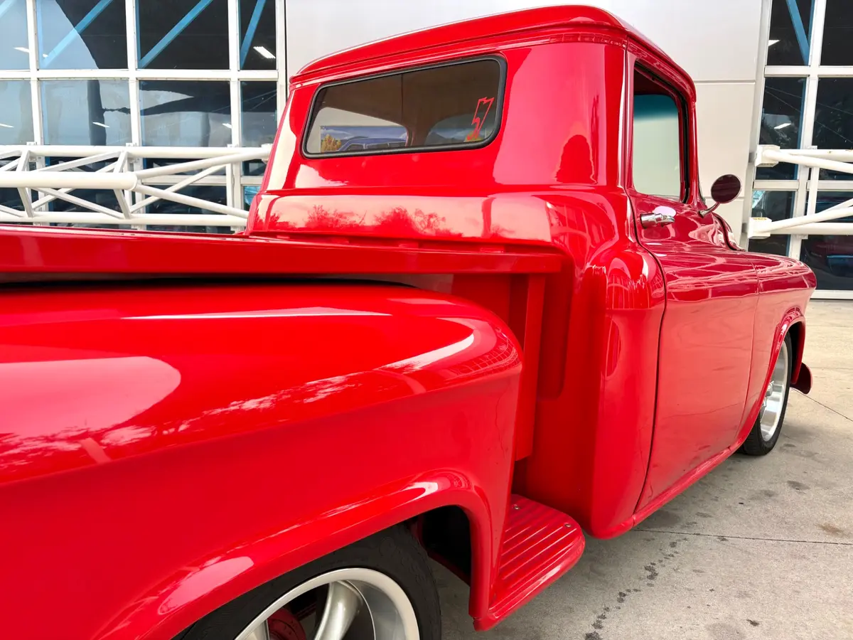 Vehicle photo 17