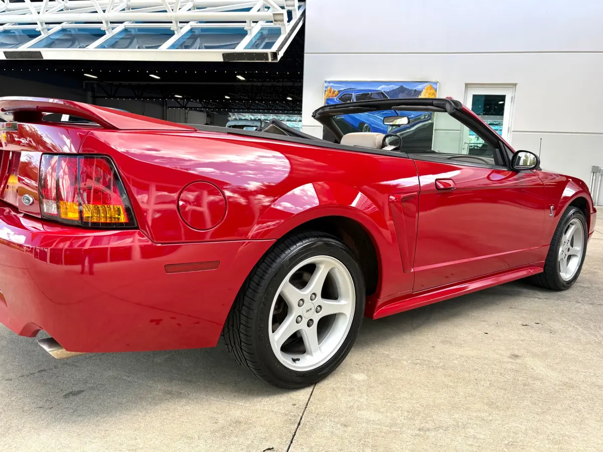 Vehicle photo 16