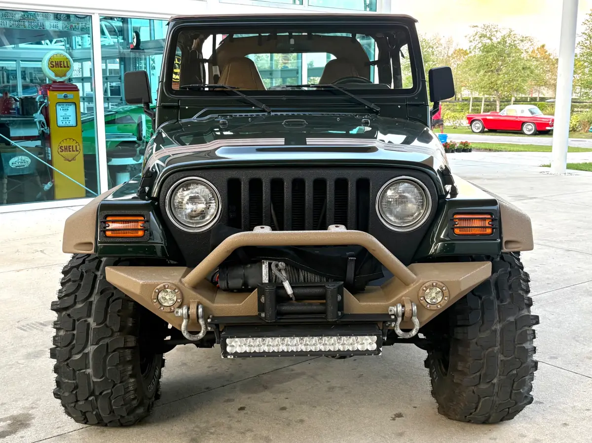 Vehicle photo 2