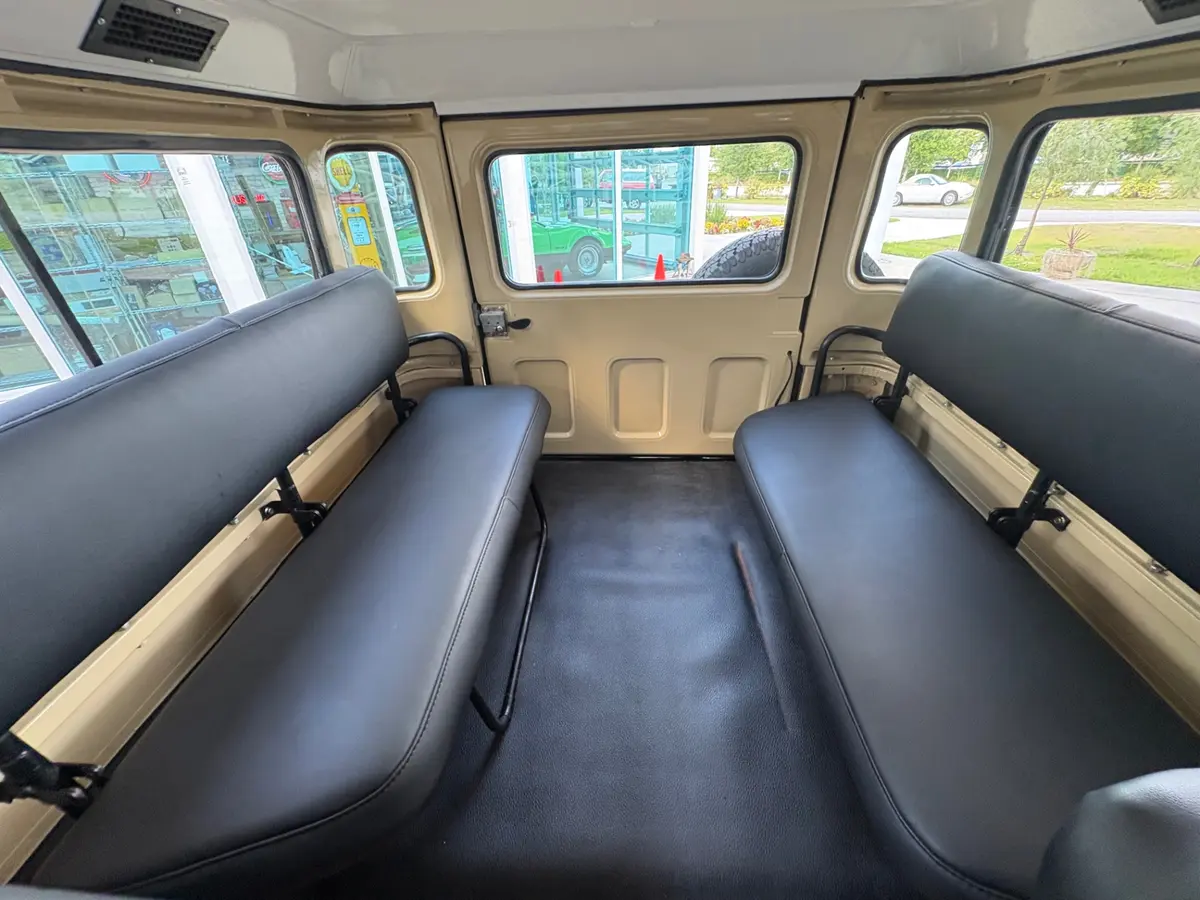 Vehicle photo 34